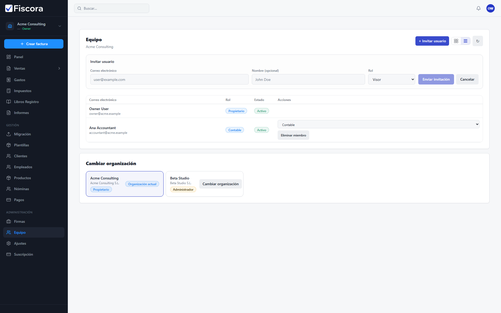 Página de Equipo con el formulario de invitación abierto para email, nombre y rol.