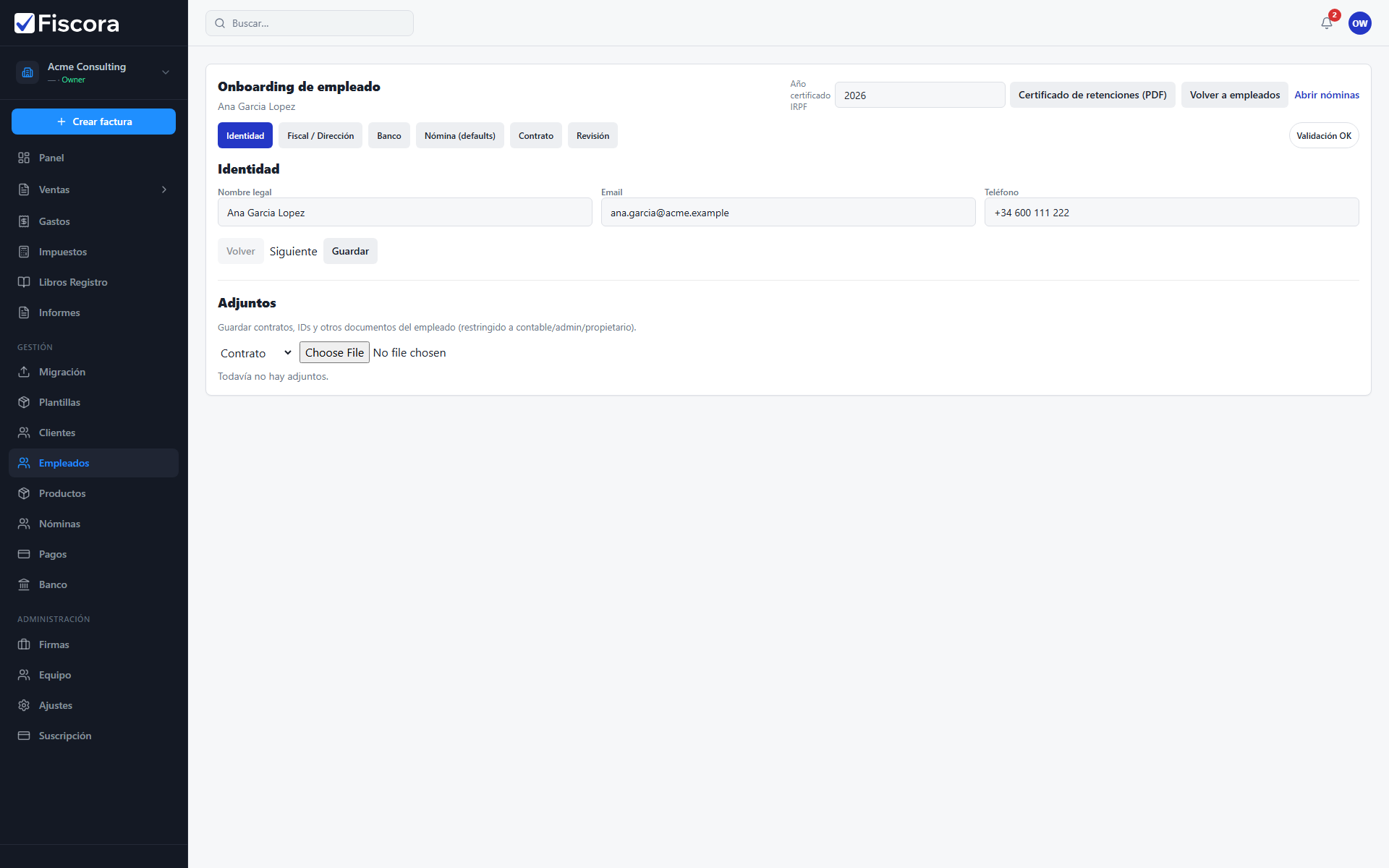 Perfil de onboarding de empleado con paso Identidad y campo de nombre legal.
