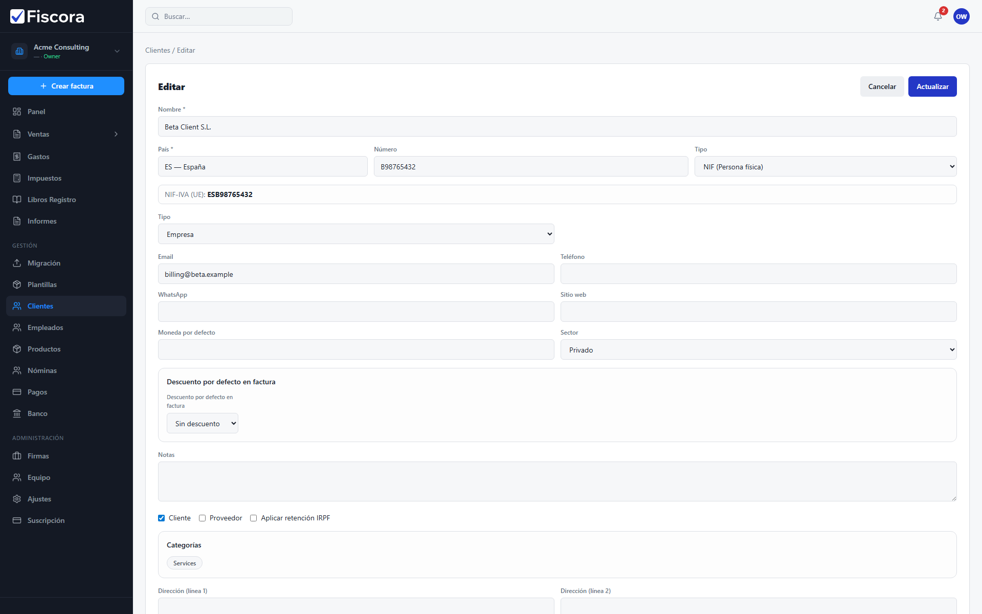 Editor de cliente con nombre, NIF, email y campos de facturación para un cliente existente.
